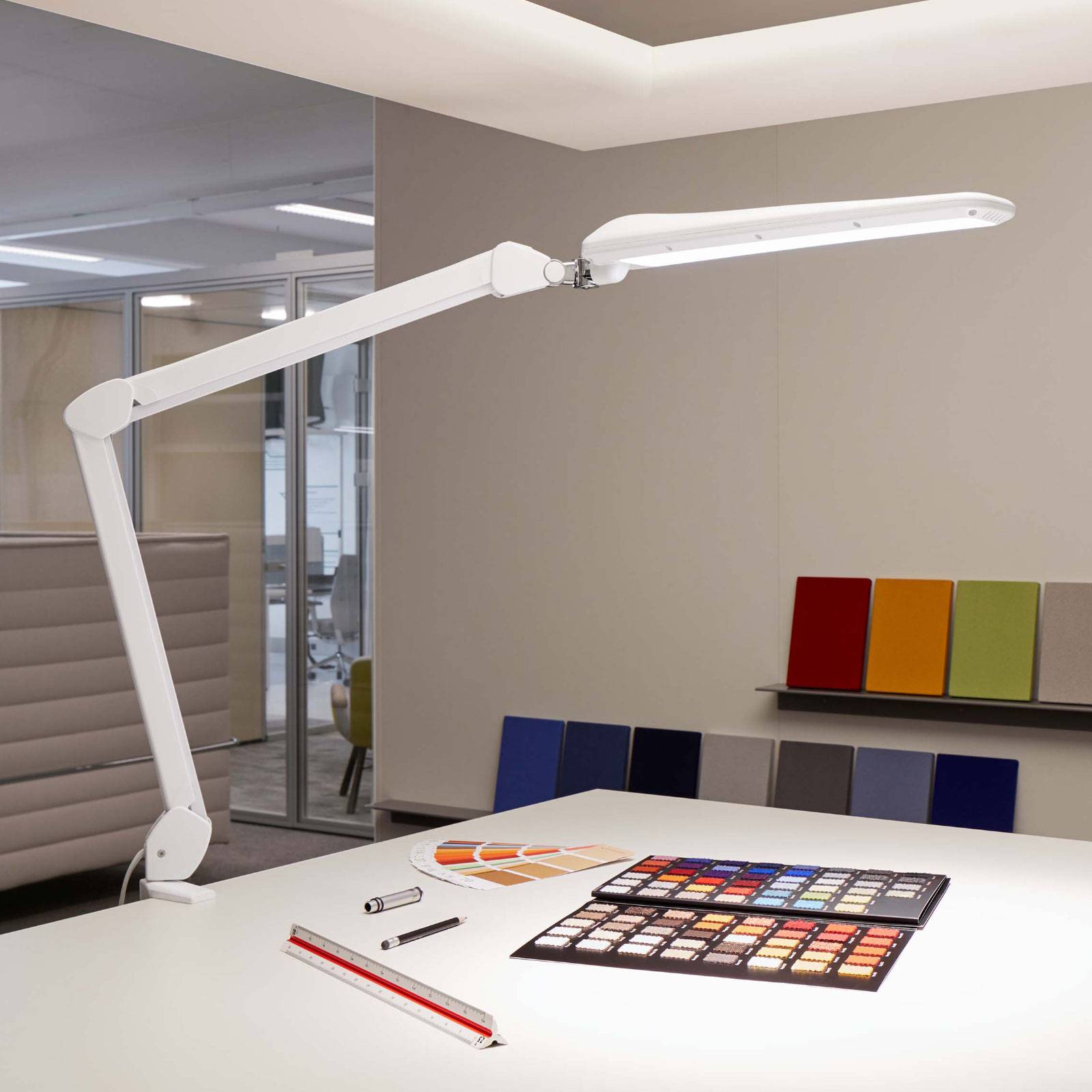 LED-pöytälamppu MAULcraft klipsijalka, himmennys