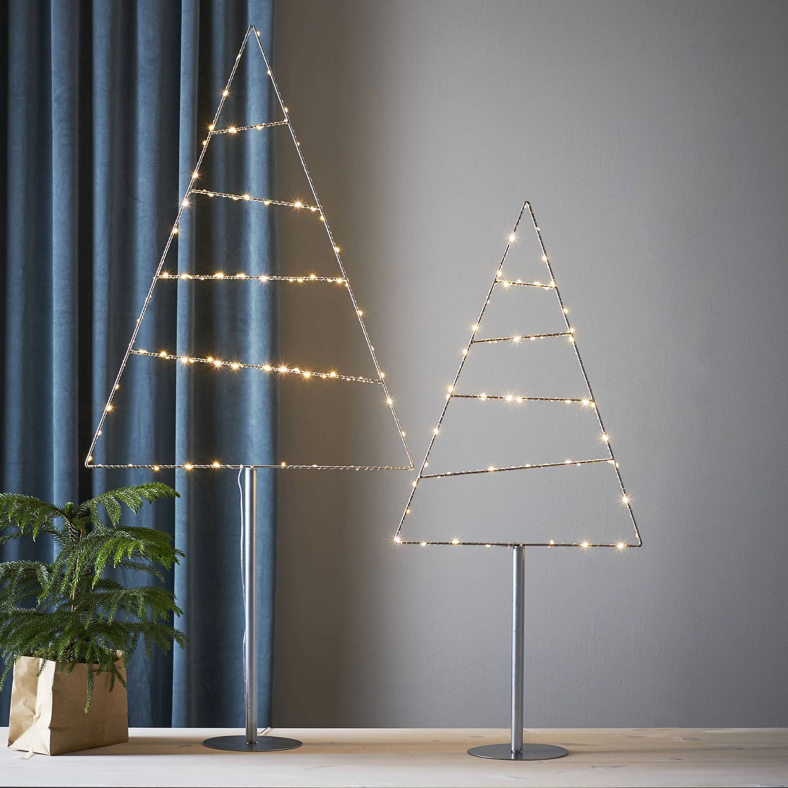 Triangle-LED-koristevalaisin, puu