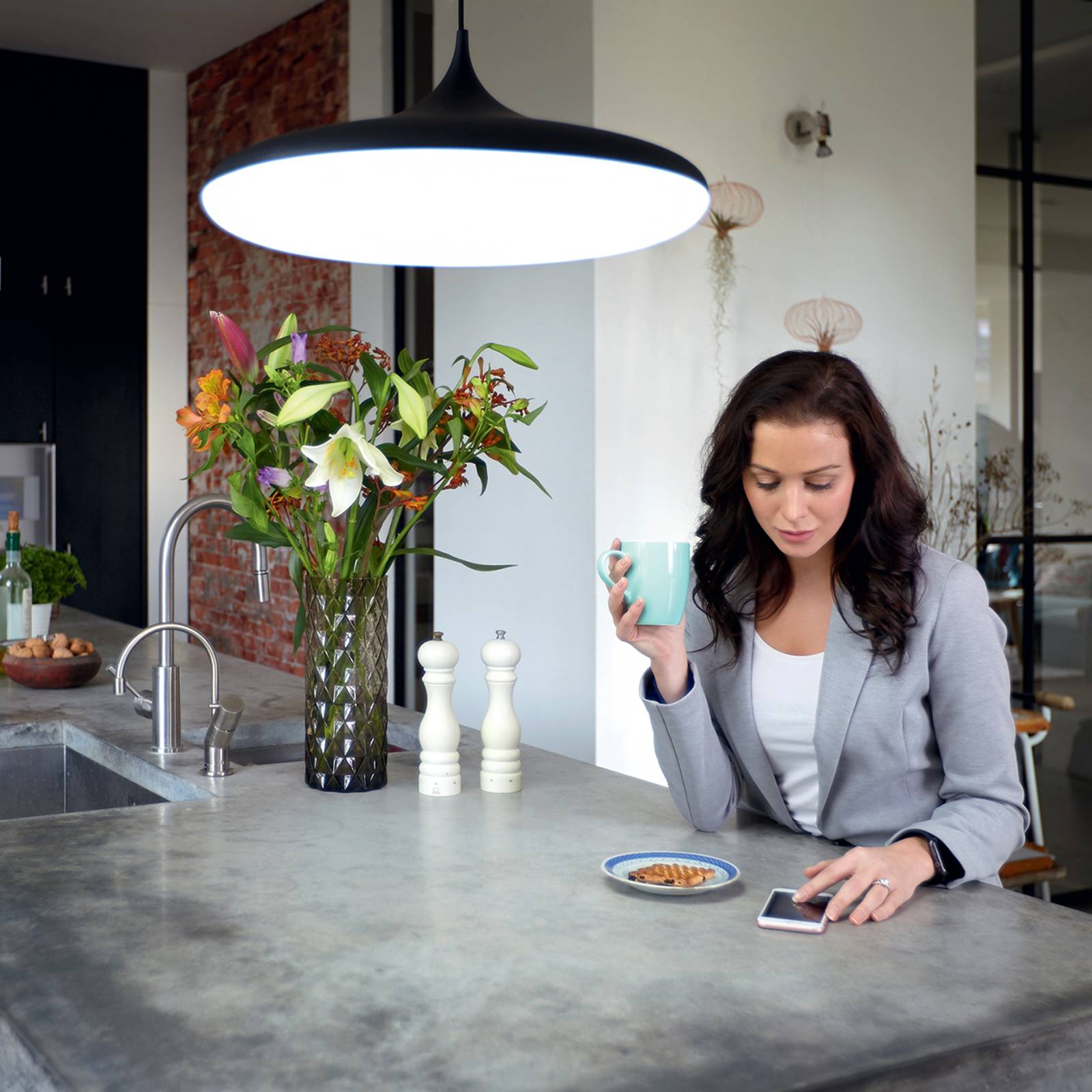 Philips Hue White Ambiance Cher musta