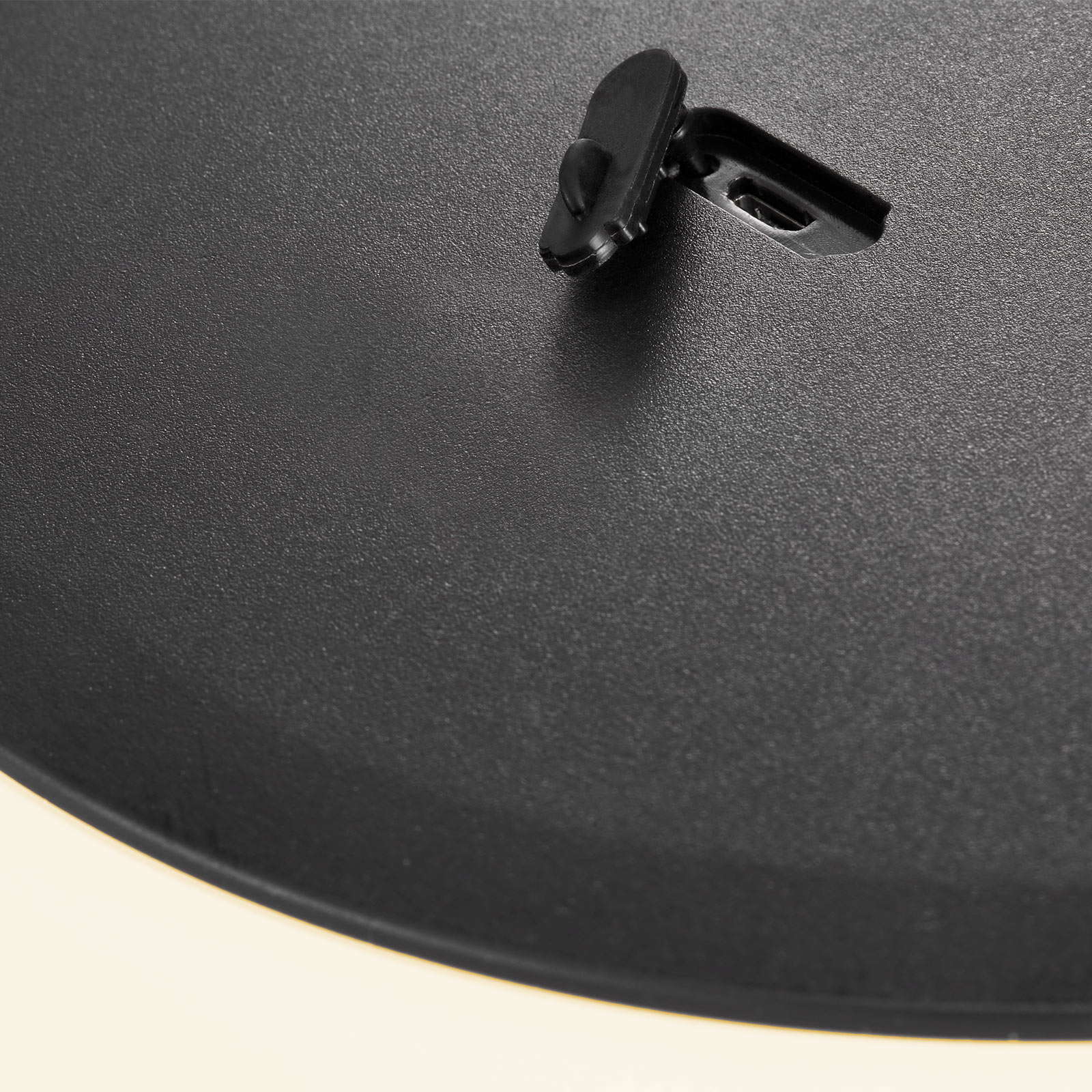 LED-pöytälamppu Kettle Tripod puuta varjostin 36cm