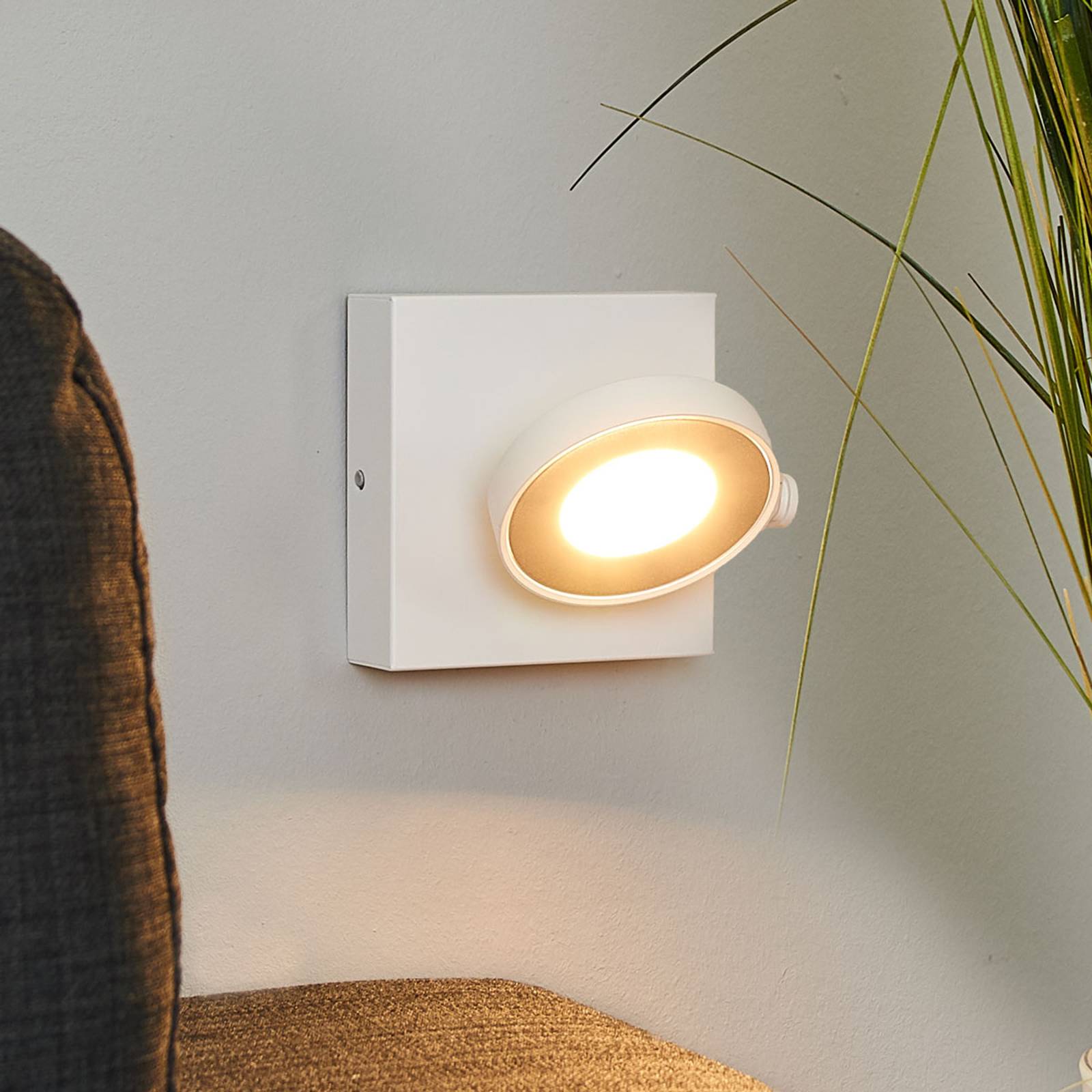 Erittäin moderni LED-seinävalaisin Clockwork