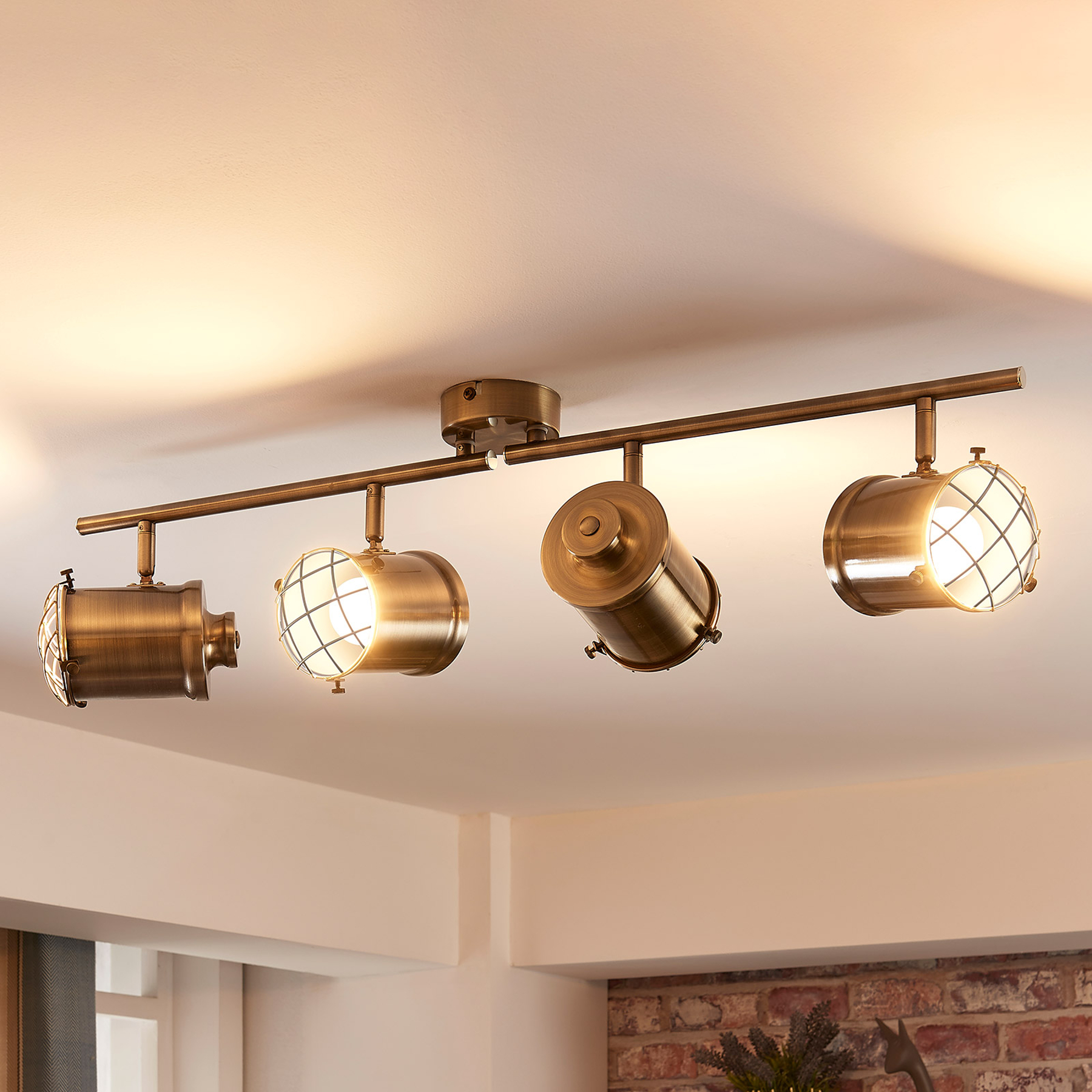 4-lamppuinen LED-kattovalaisin Ebbi, easydim