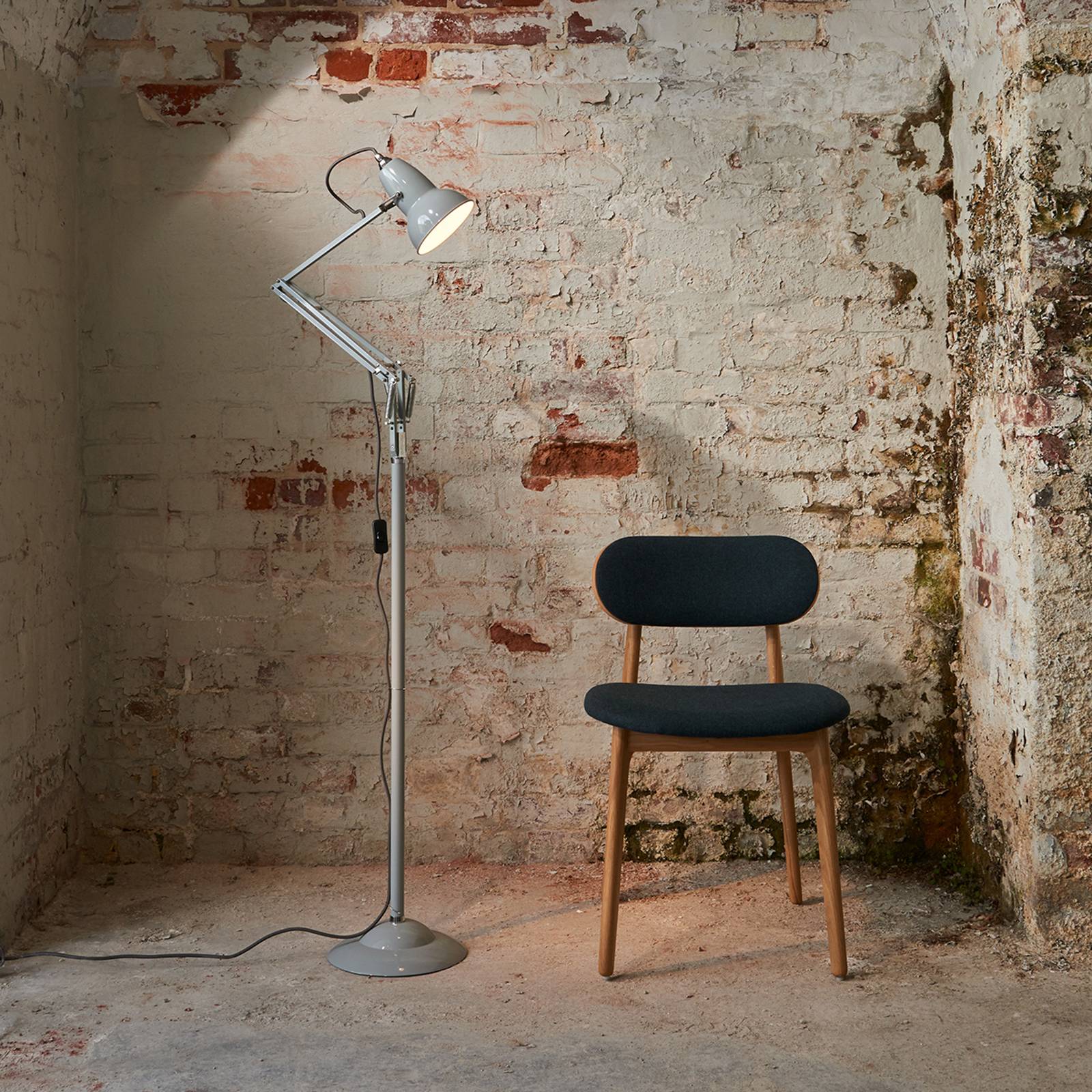 Anglepoise Original 1227 -lattiavalaisin harmaa