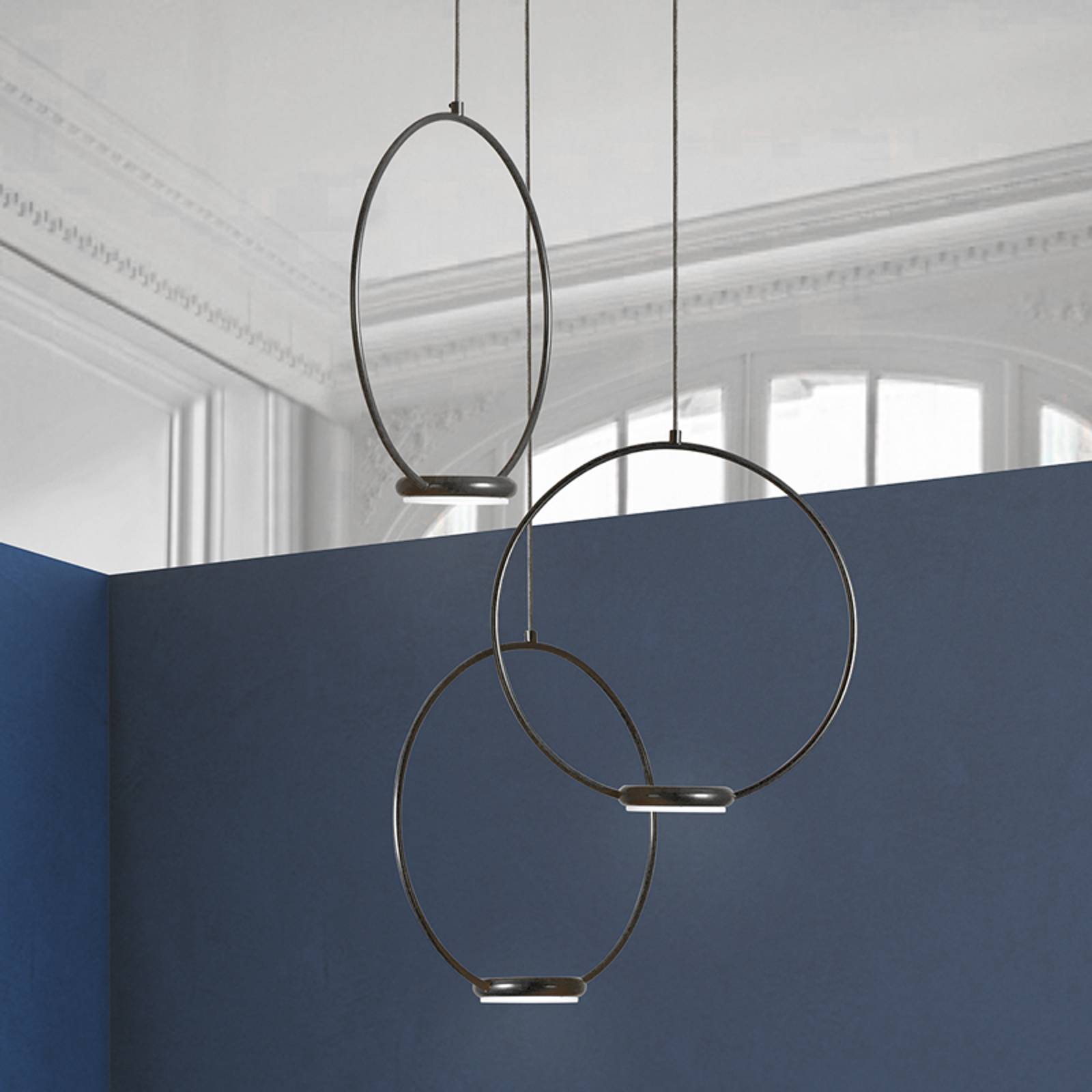 Kolmilamppuinen Odigiotto -LED-kattovalo, musta