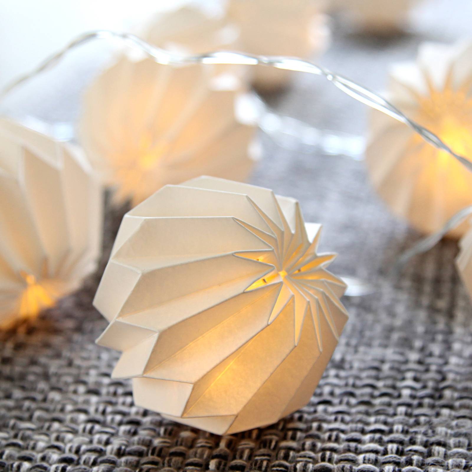 Herkkä Paper Flower -LED-valoketju, valkoinen