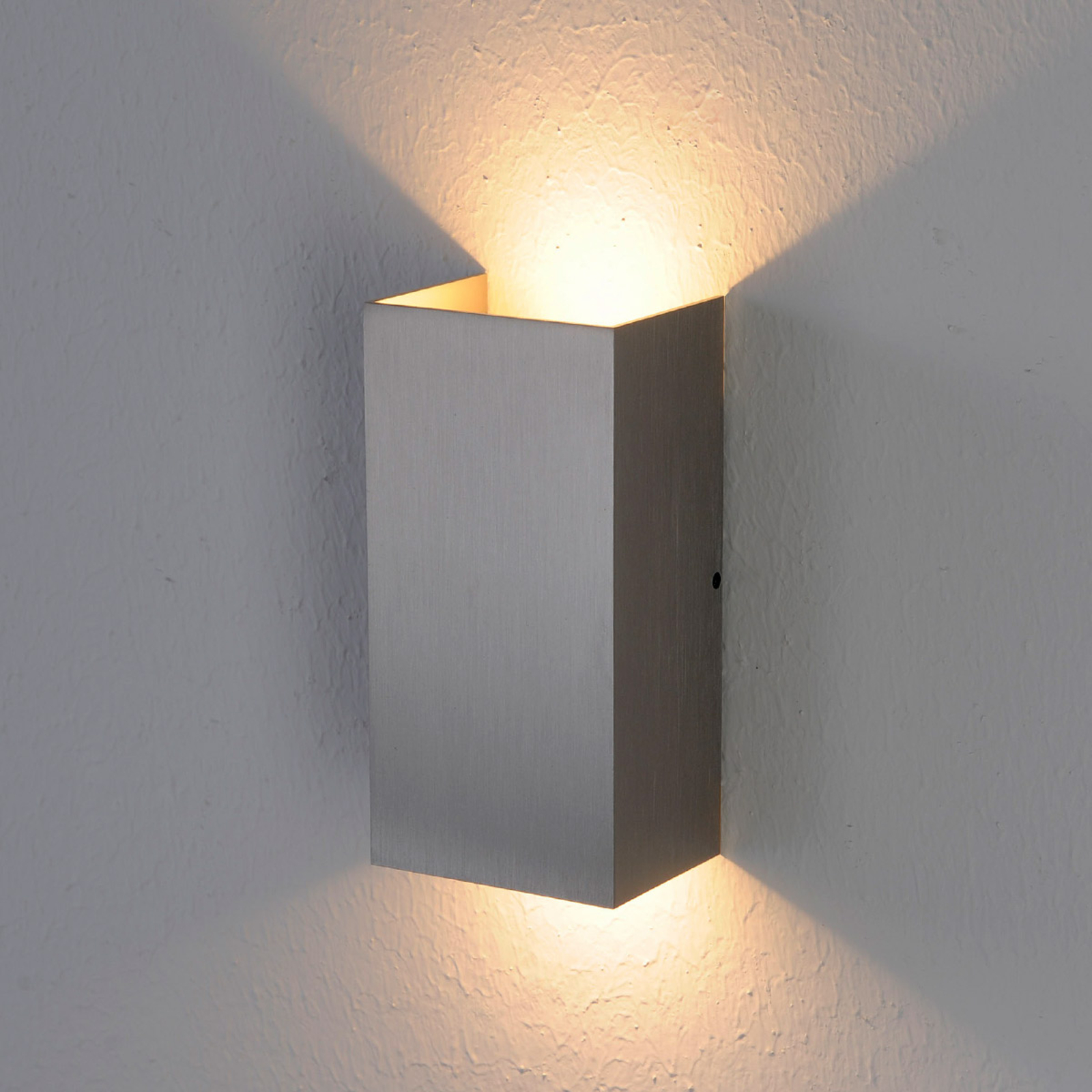 Puristinen LED-seinävalaisin Mira