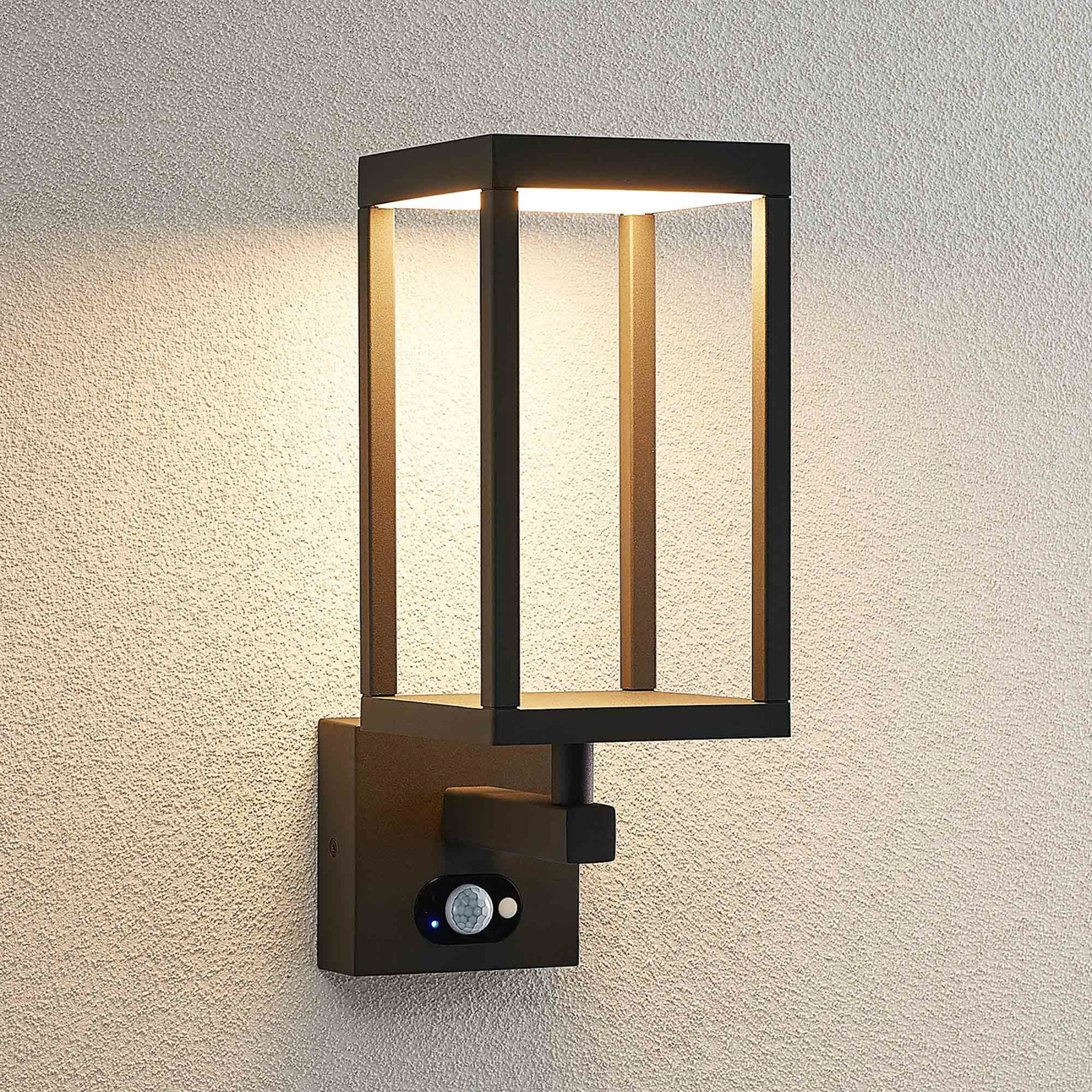 Lucande Qimka -LED-ulkoseinävalaisin, sensori