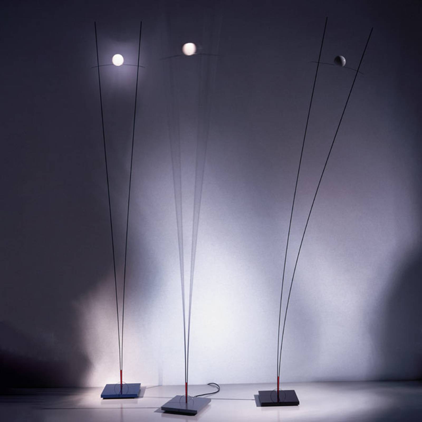Ingo Maurer Ilios – design-lattiavalaisin, musta