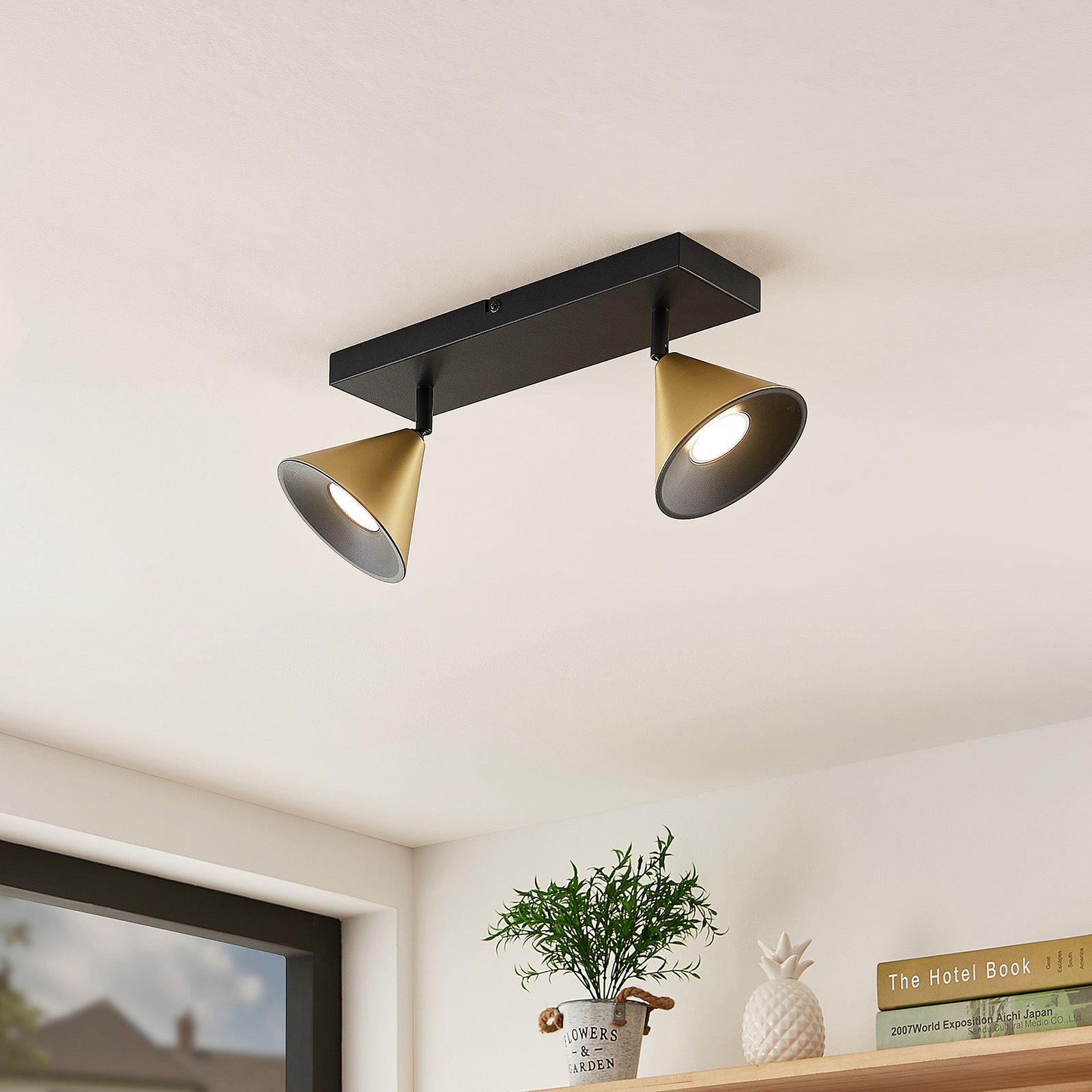 Lucande Kartio -kattovalaisin, 2-lamp., messinki