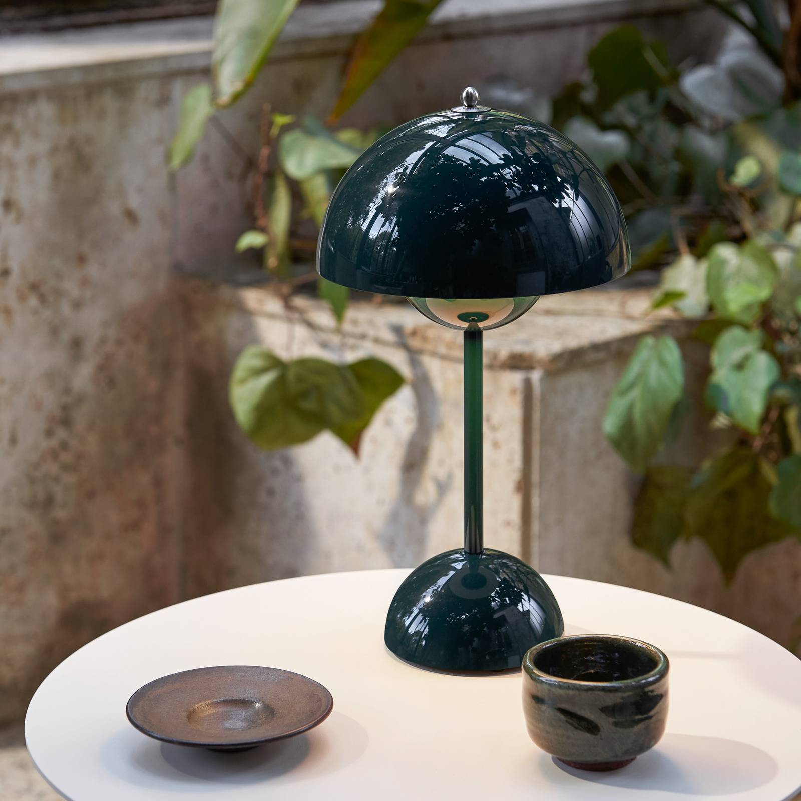 &Tradition Flowerpot VP9 -pöytälamppu tummanvihreä