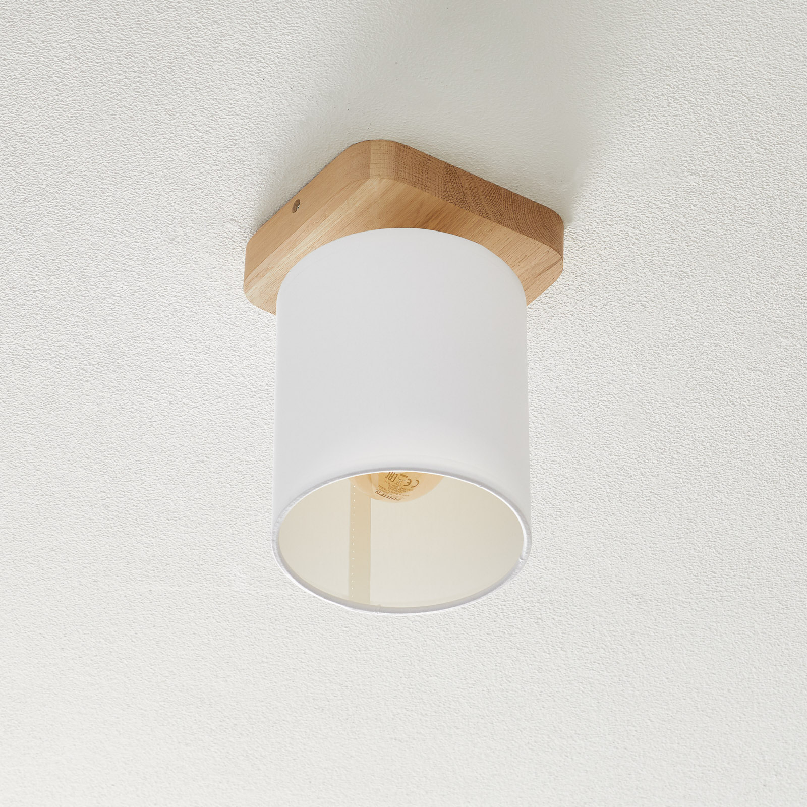 Tyylikäs Jenta-kattovalaisin pellavavarjostimella