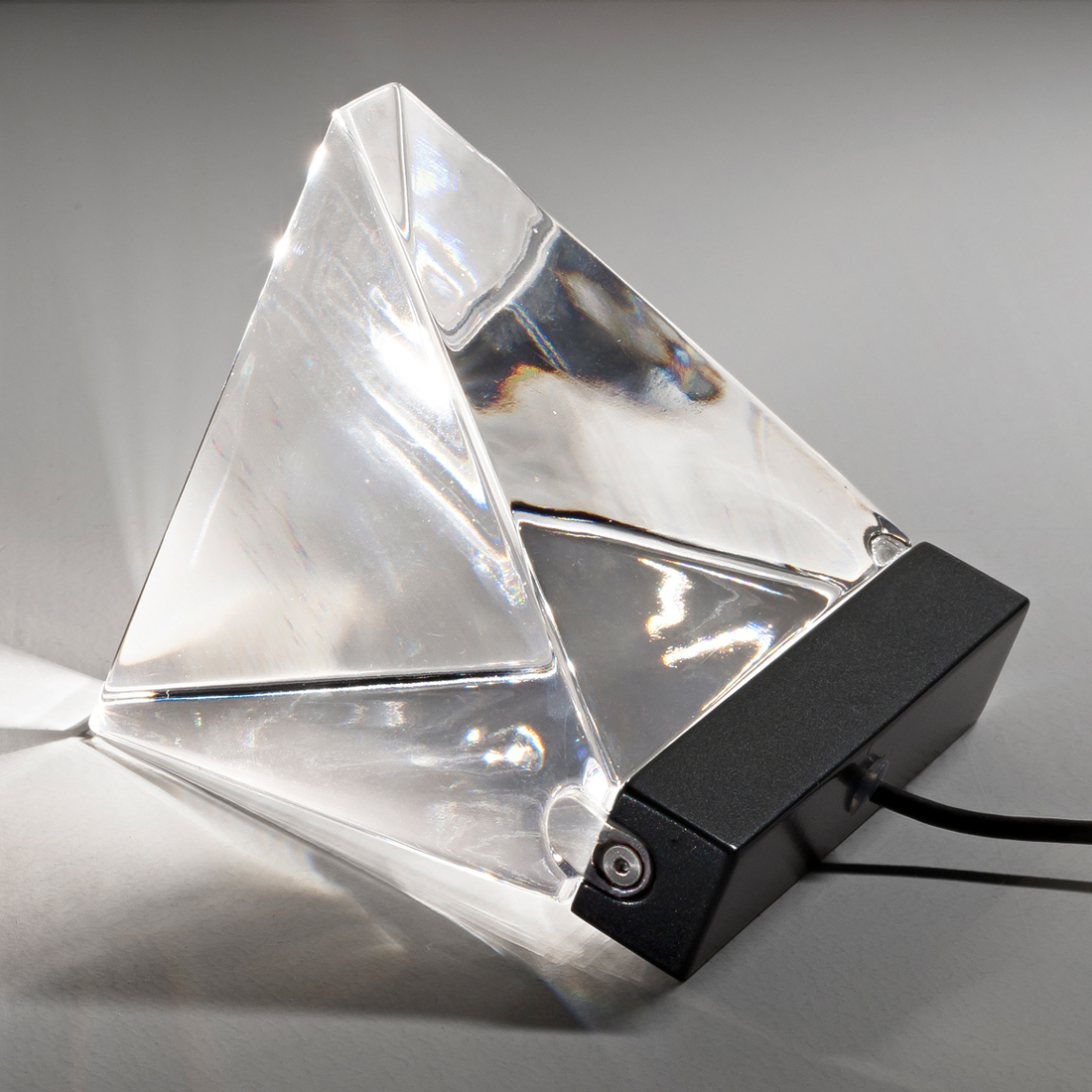 Fabbian Tripla -LED-pöytälamppu, antrasiitti