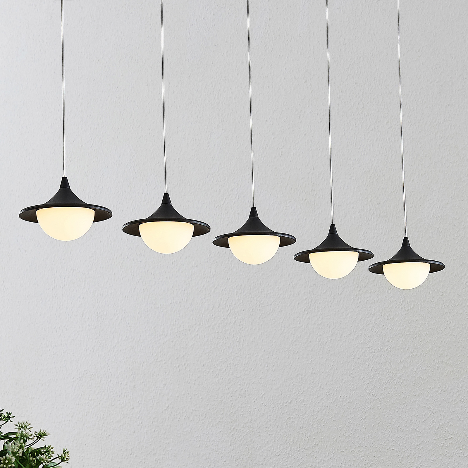 Lucande Tamsi -LED-riippuvalo, 5-lamp., himmennys