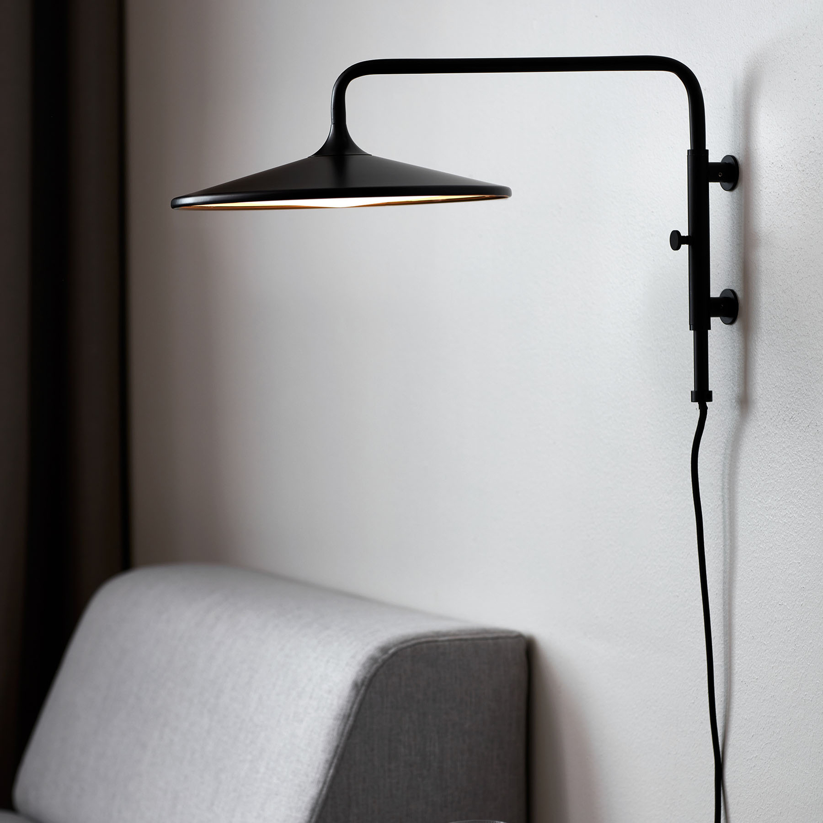 LED-seinävalaisin Balance himmentimellä