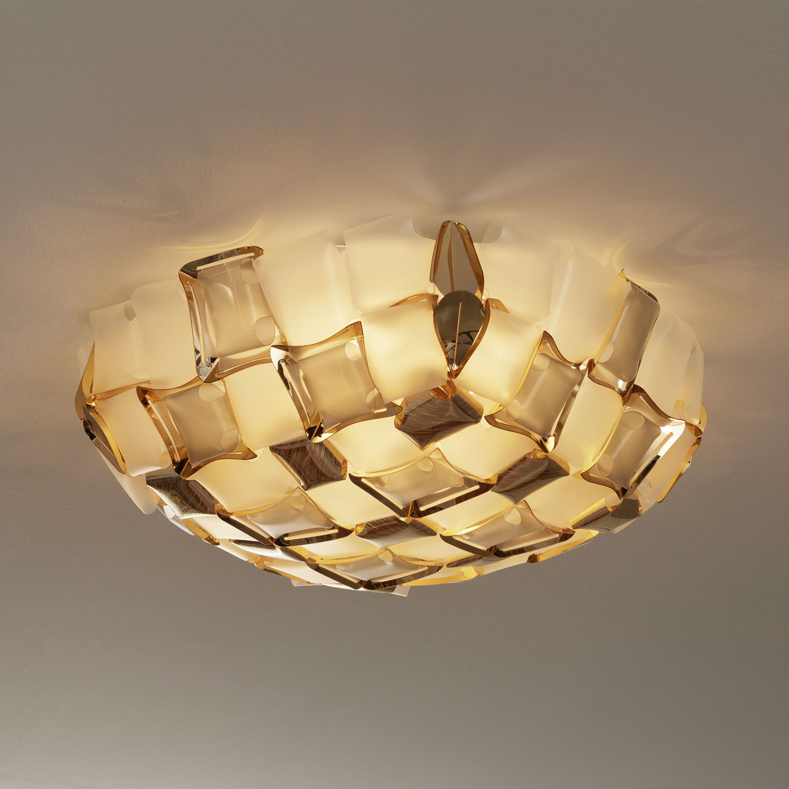 Slamp Mida -kattovalaisin, Ø 67 cm, kulta/valk.