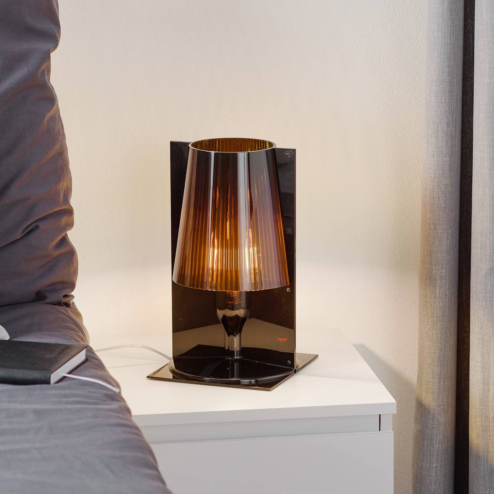 Kartell Take -pöytävalaisin, savunharmaa