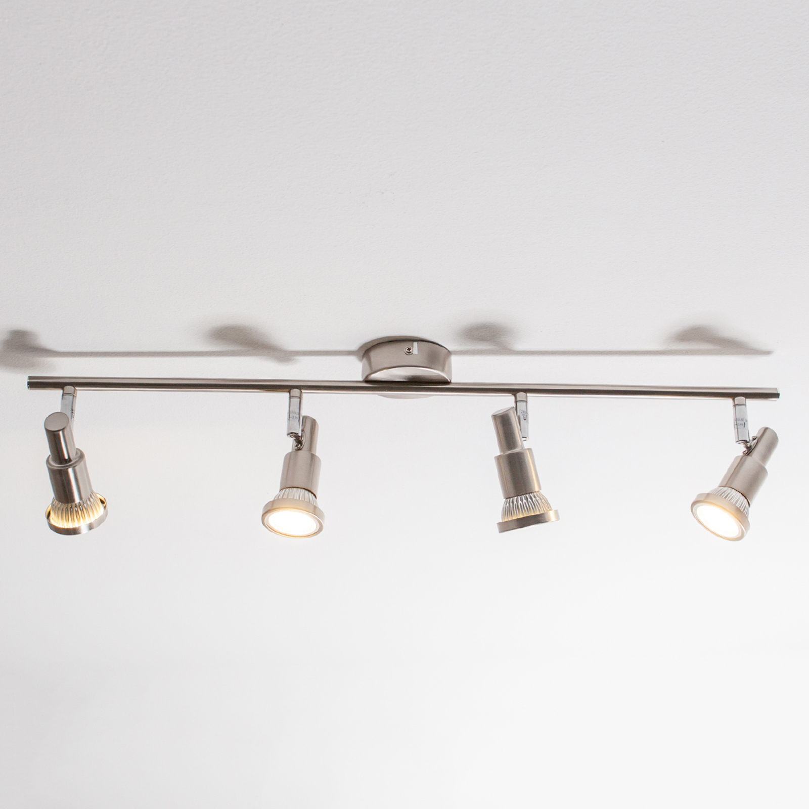 Nelilamppuinen led-kattovalaisin Aron