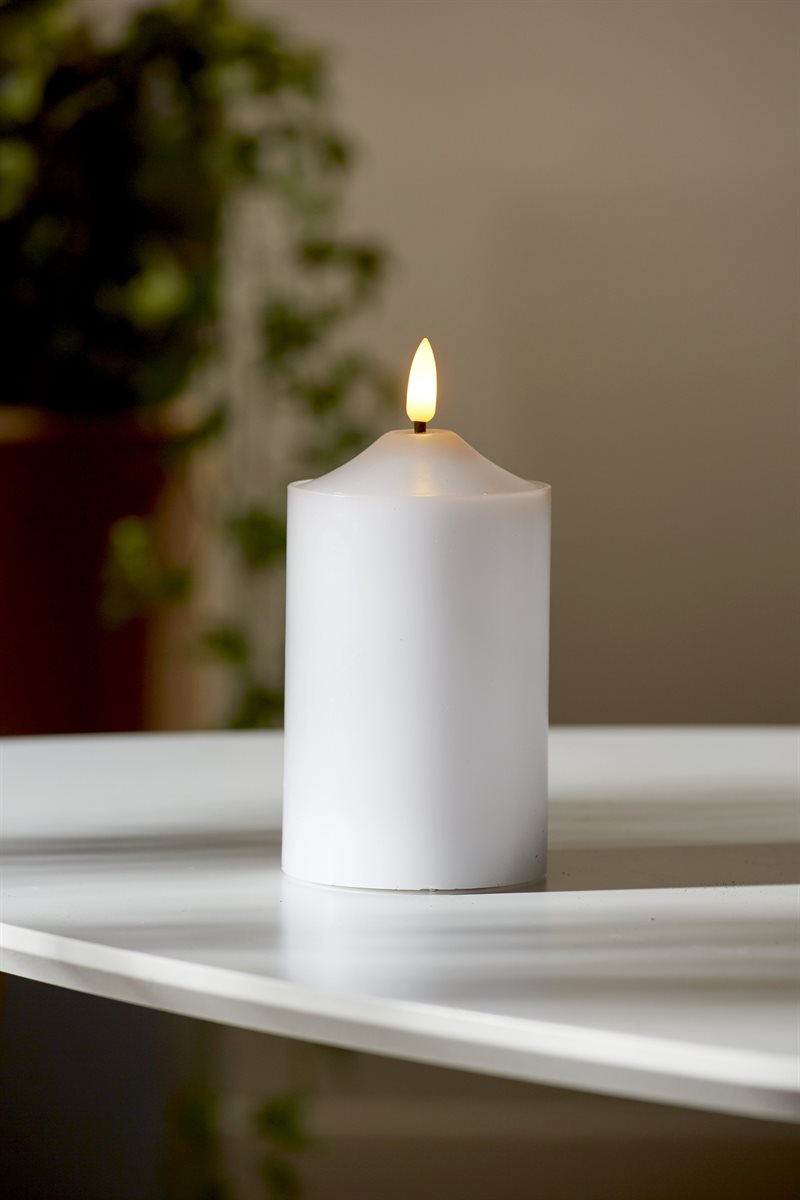 LED-pöytäkynttilä 12,5 cm Flamme