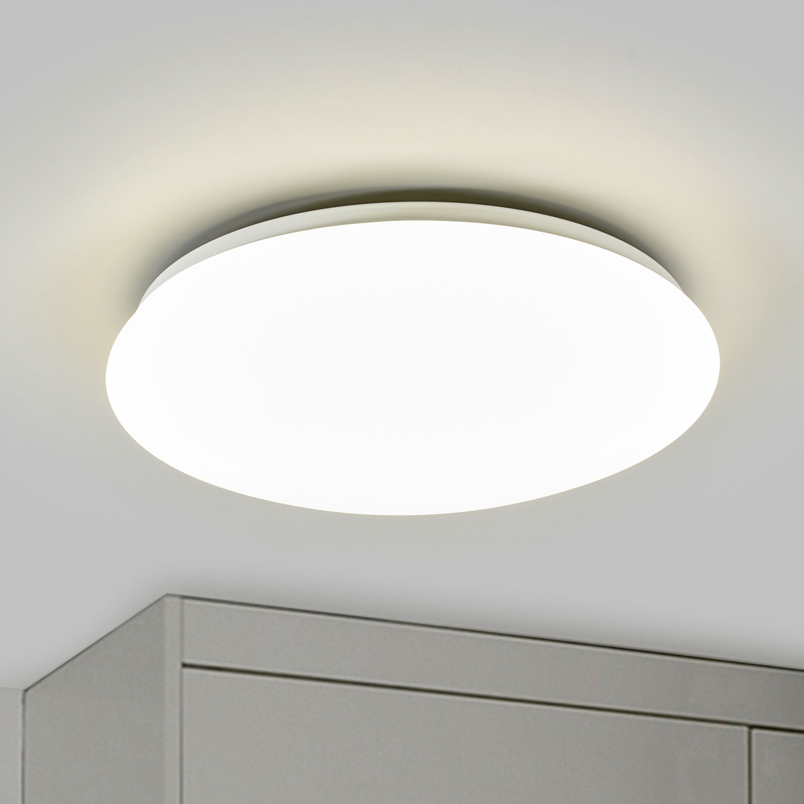 Valkoinen Suede-LED-kattovalaisin