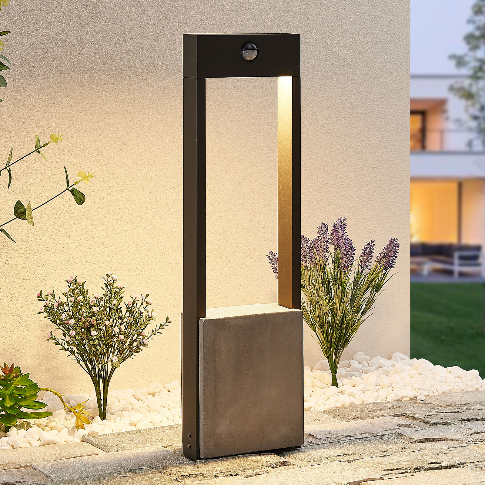 Lucande Tekiro -LED-pylväsvalo anturilla, 60 cm