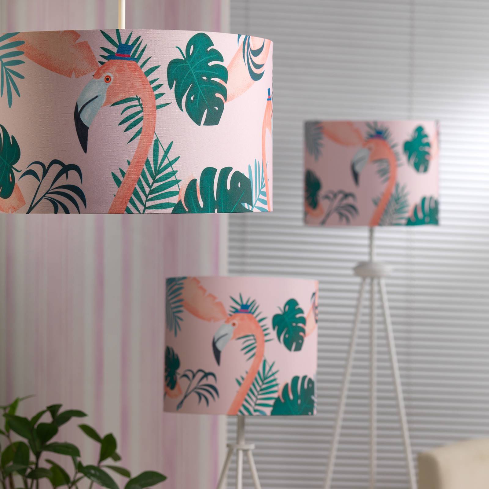Pöytävalaisin Flamingo kangasvarjostimella, 57 cm
